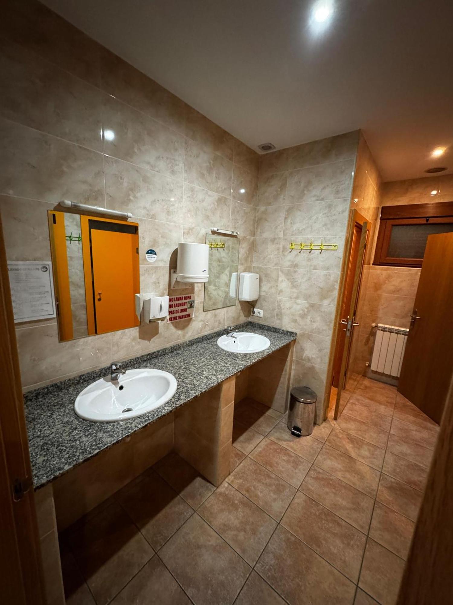 Albergue De Peregrino Cruz De Fierro Foncebadon Dış mekan fotoğraf