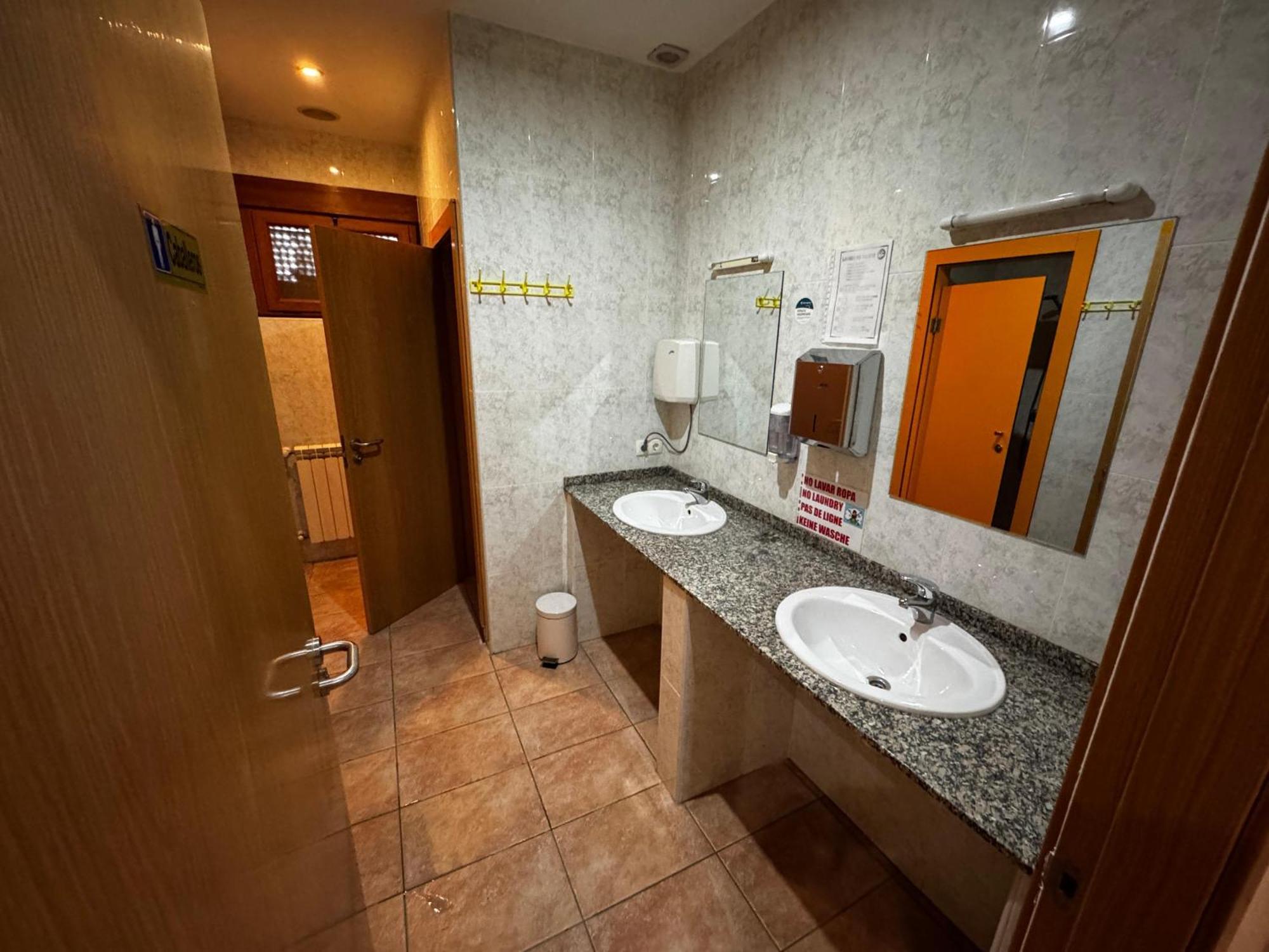 Albergue De Peregrino Cruz De Fierro Foncebadon Dış mekan fotoğraf